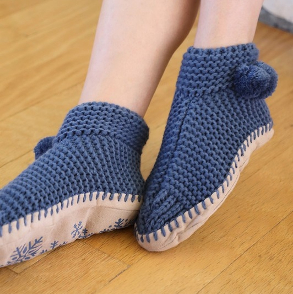 Comfy Hand Knitted Indoor Slipper Booties w Pom-Poms 🎁 Excellent Gift! 🎁 - Picture 3 of 8